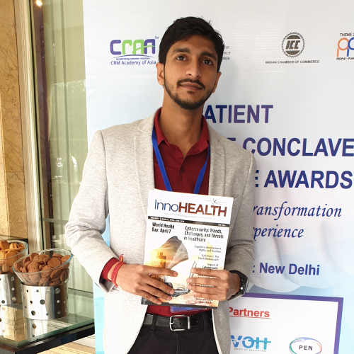 Shivank-Khandelwal-holding-the-InnoHEALTH-Magazine-at-Patient-Experience-Conclave-and-Awards-2019